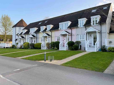 Cotswolds Lakeside Lodge